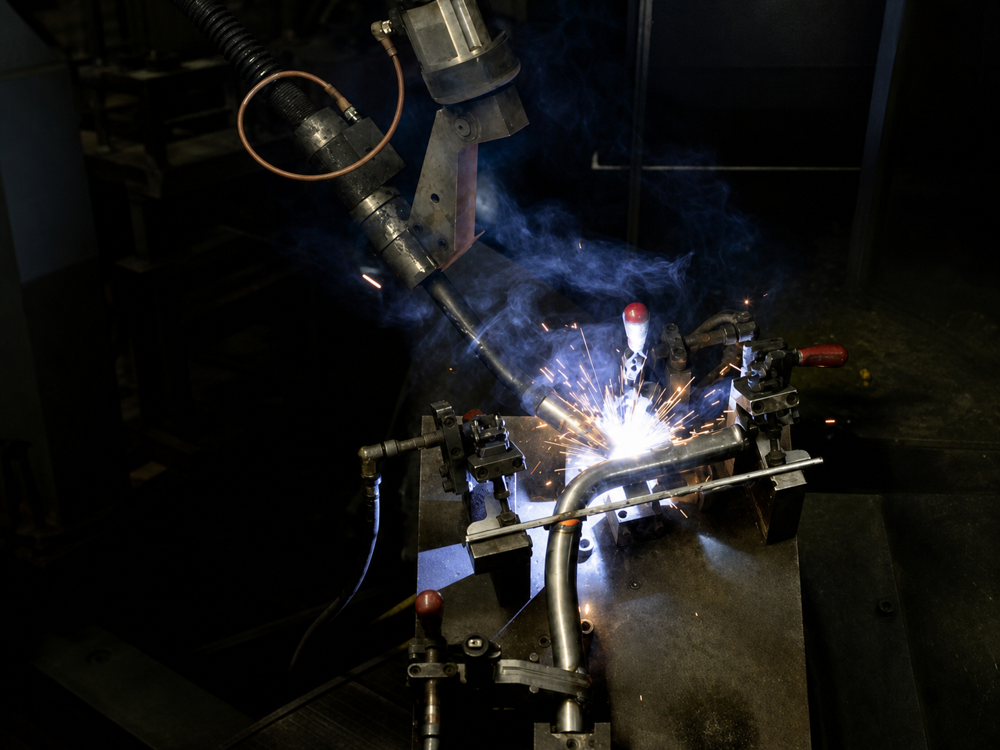 Robotic MIG welding a tubular assembly